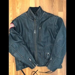 Men”a Harley Classic Vintage distressed jacket.